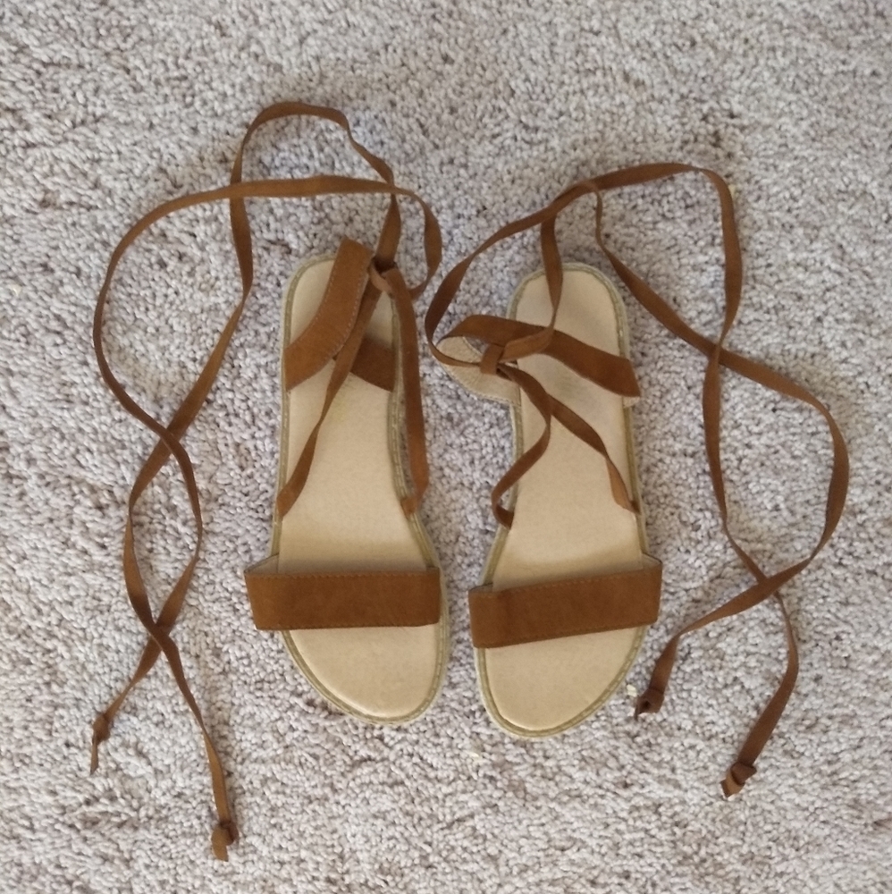 LACE UP TRENDY SANDALS